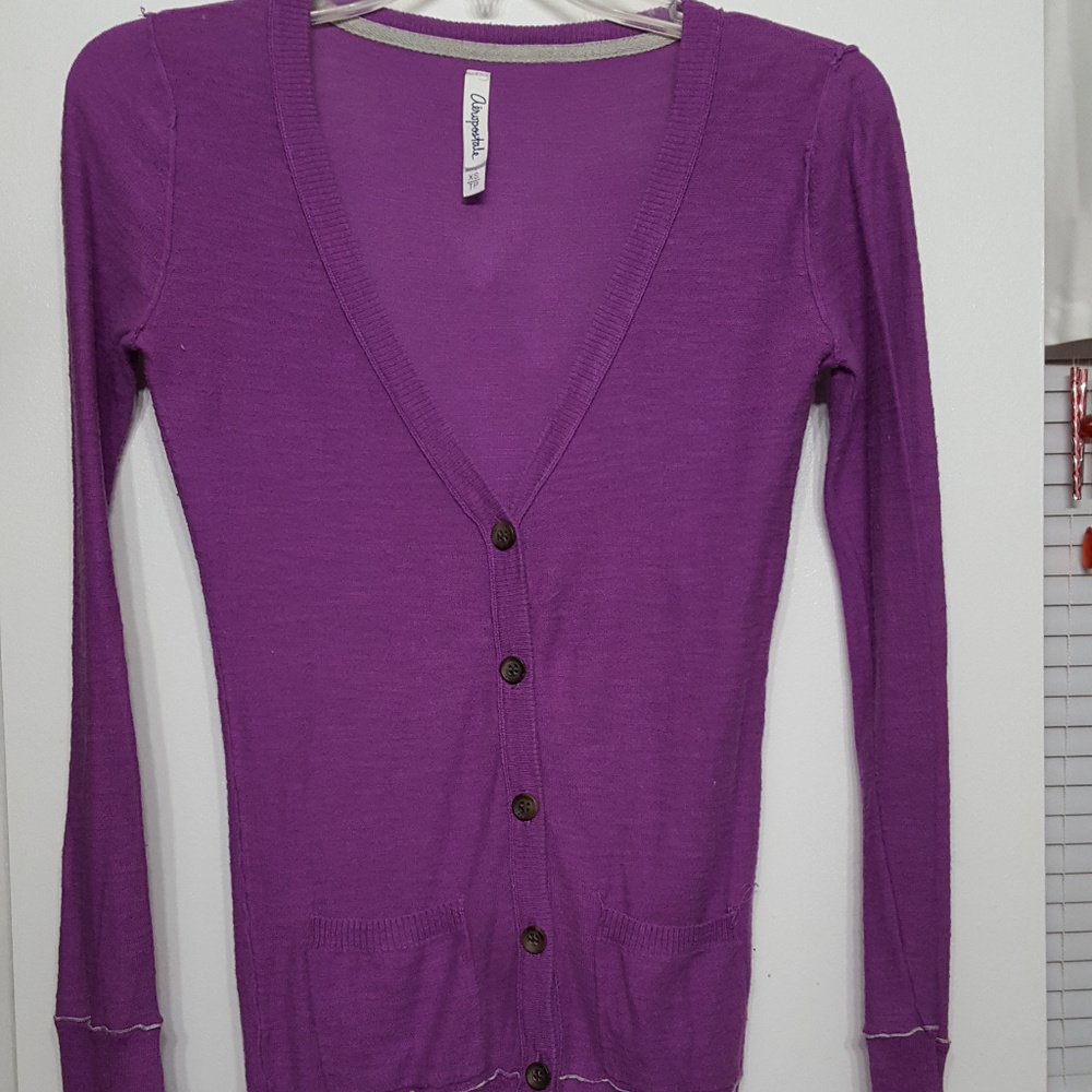 Purple cardigan, button front w/pockets.XS/TP